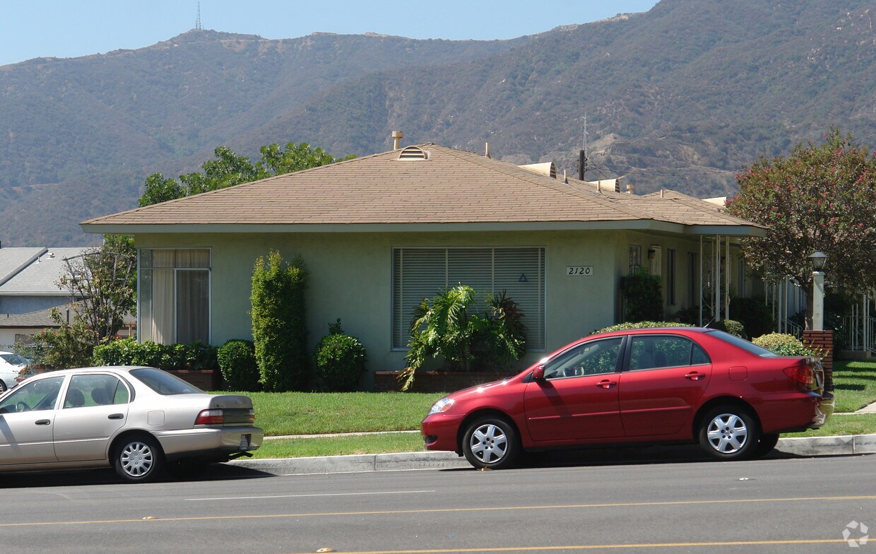 Building Photo - 2120 Montrose Ave