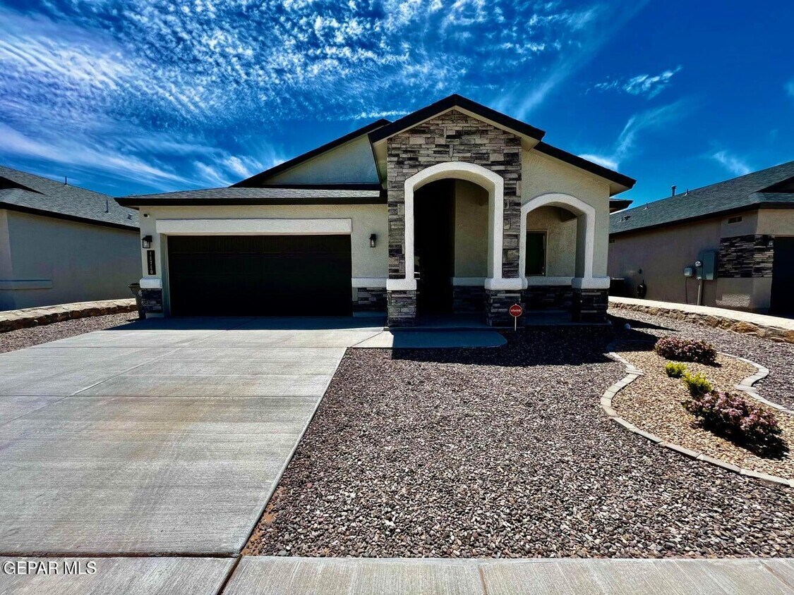 Foto principal - 14740 Mike a Mendoza Ave