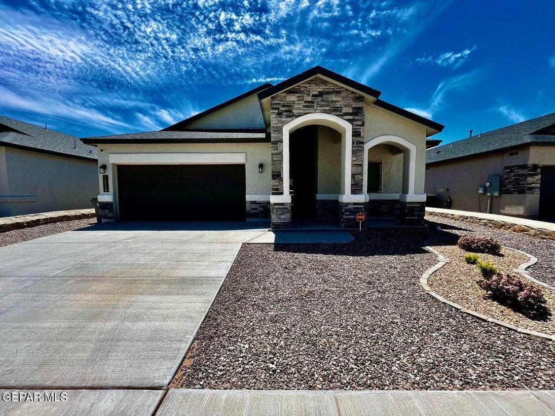 Primary Photo - 14740 Mike a Mendoza Ave