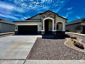 Building Photo - 14740 Mike a Mendoza Ave