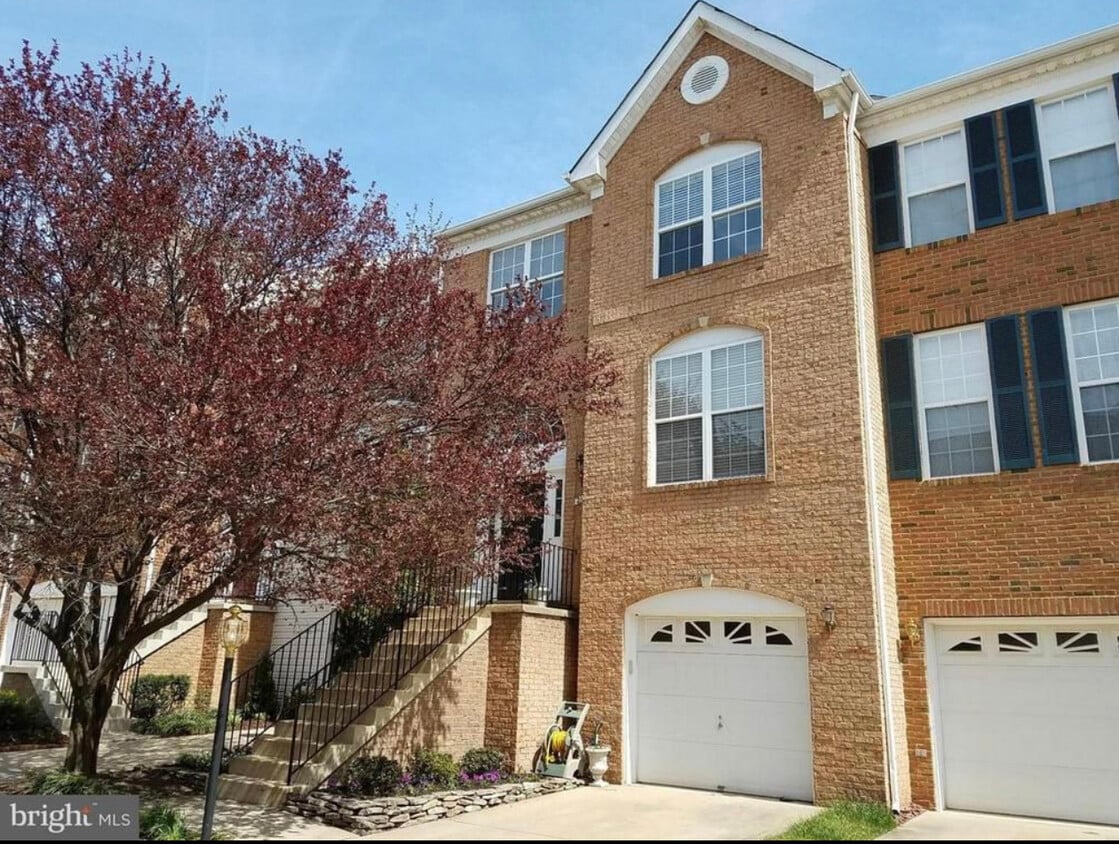 21484 Trowbridge Sq, Ashburn, VA 20147 Townhome Rentals in Ashburn VA