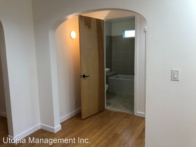 Building Photo - 2 br, 1.5 bath House - 1111 Roland Street