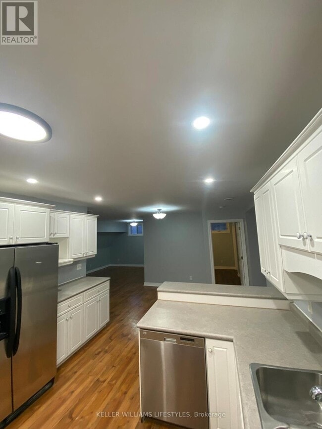 Building Photo - 39 Woodstock St S