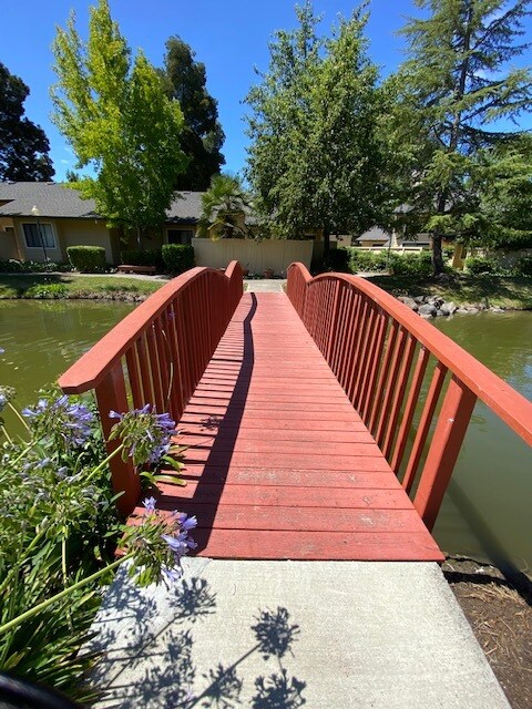 Foto del edificio - 1507 Woodlake Dr
