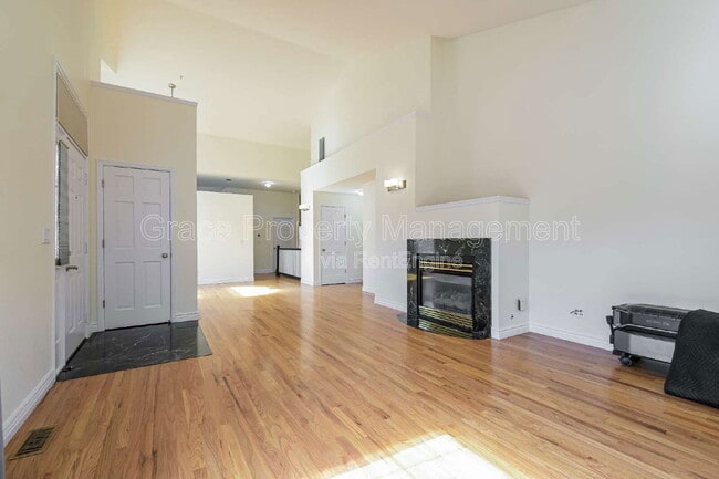 Building Photo - 9985 E Hawaii Pl