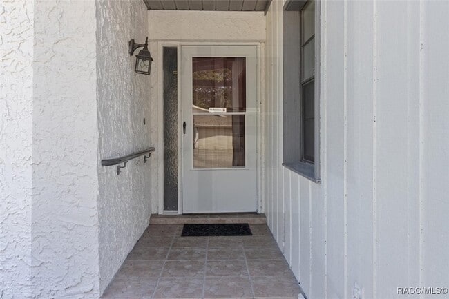Building Photo - 83 Golfview Dr