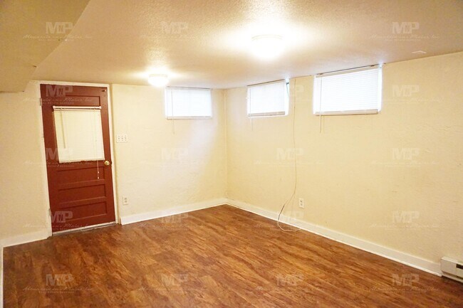 Foto del edificio - 640 1/2 S Meldrum St