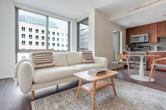 Building Photo - 3444 Fairfax Dr