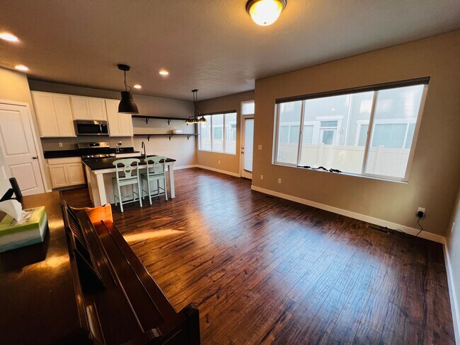 Building Photo - 15194 S Tack Way