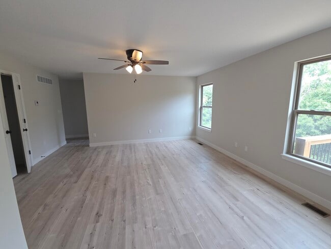 Building Photo - 3960 Clydesdale Dr