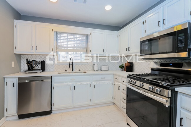Building Photo - 7124 Babbling Brook Dr