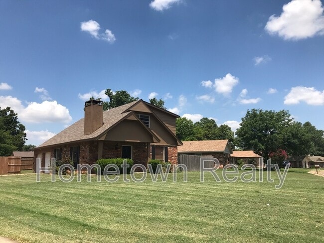 Foto del edificio - 1013 Kelly Park Rd