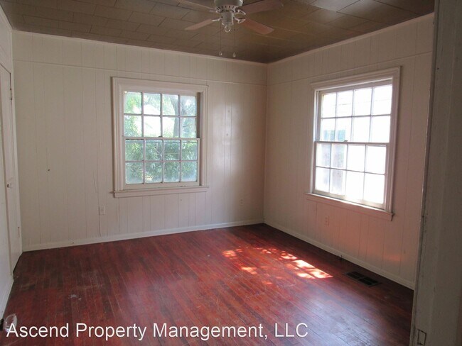 Building Photo - 4 br, 1.5 bath House - 1303 W 16th St