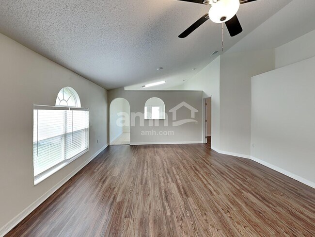 Foto del edificio - 7740 Harbor Lake Drive