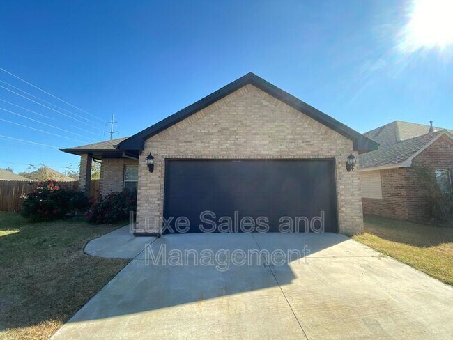 Foto del edificio - 7804 Meadow Lake Dr