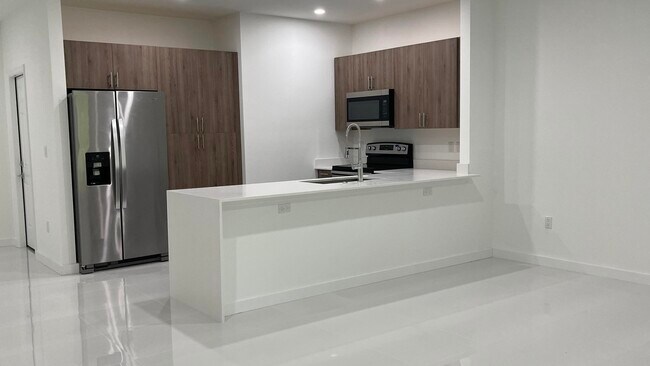 Building Photo - 1350 Crystal Way