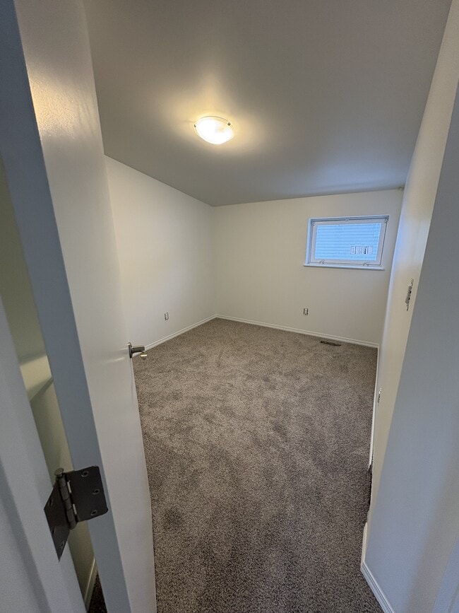 Photo du bâtiment - 11813-11847 47 St NW