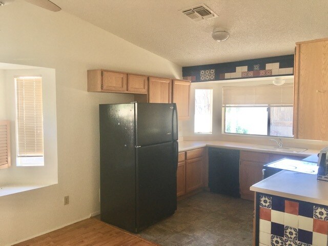 Building Photo - 1833 W Chardonnay Dr