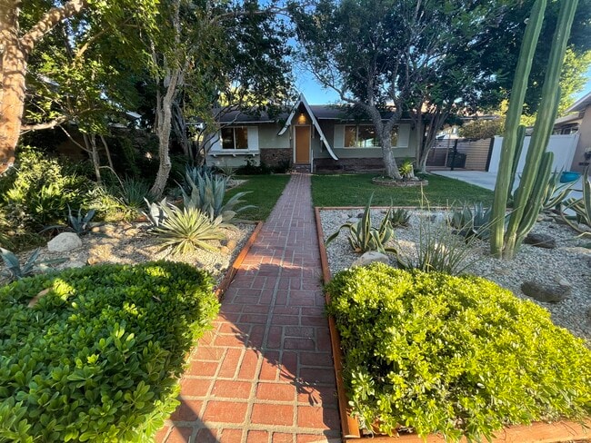 Front House / Lawn - 16420 Minnehaha St