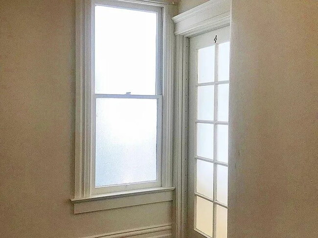 Building Photo - "Charming 1-Bedroom Haven in Vibrant San Francisco's Heart!"