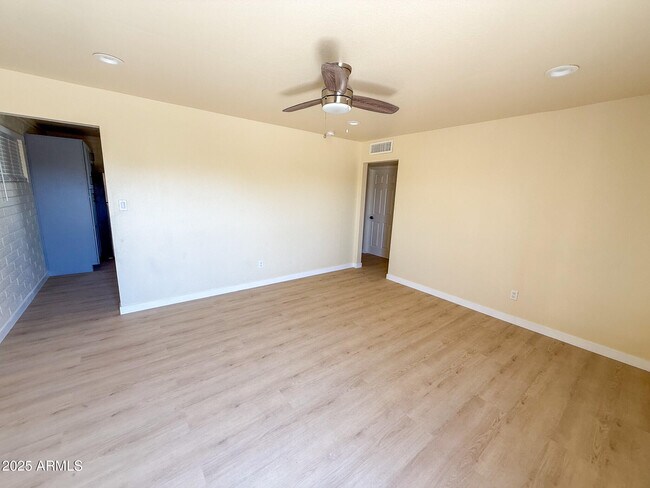 Foto del edificio - 1312 W 5th St