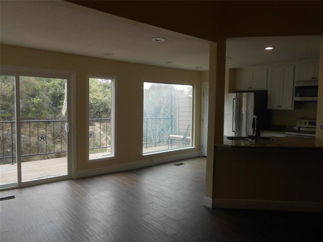 Building Photo - 9400 Doliver Dr