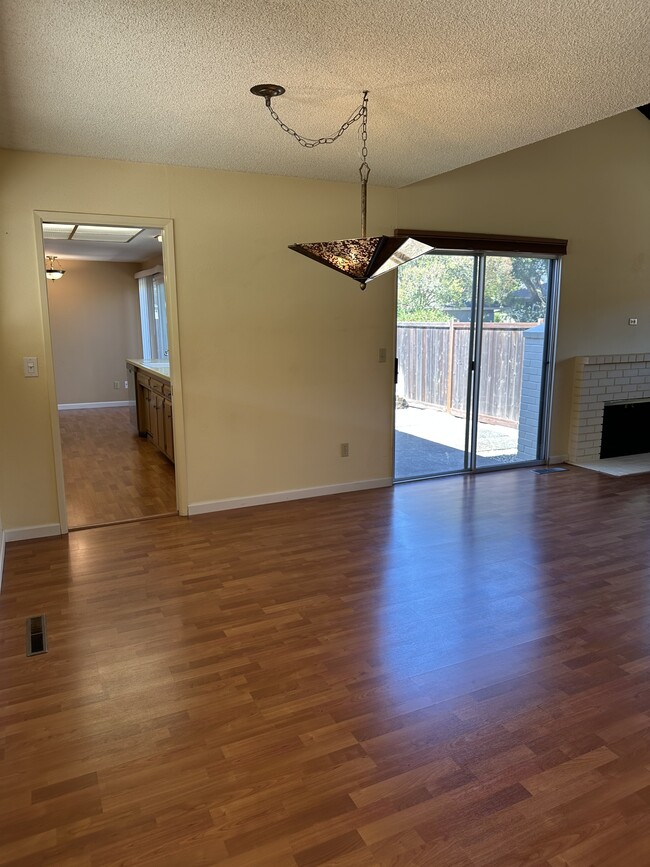 Building Photo - 175 Oak Island Dr