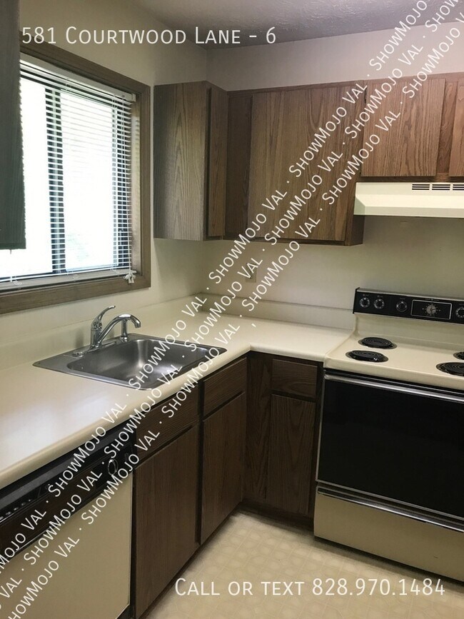 Foto del edificio - 581 Courtwood Ln