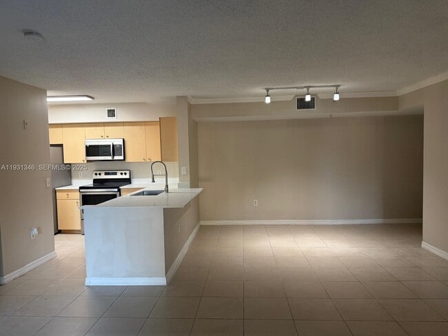 Building Photo - 2494 Centergate Dr