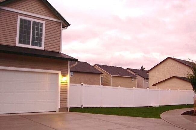 Photo - Spacious Landover Commons Home w/ Large Yard for Lease - 2715 NE 125th Ct