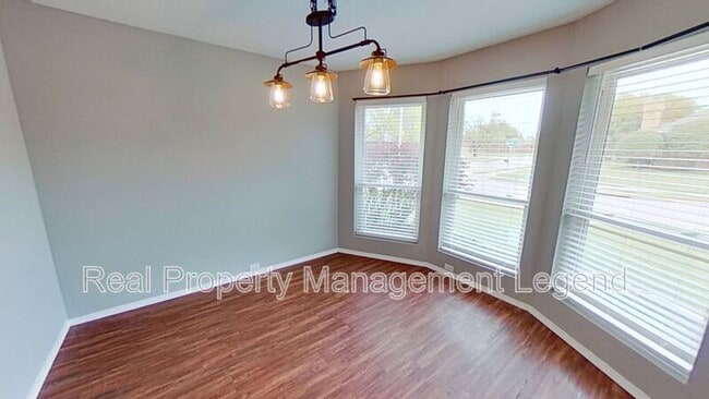 Foto del edificio - 3740 Racquet Ct