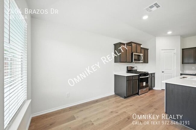 Building Photo - 2404 Brazos Dr