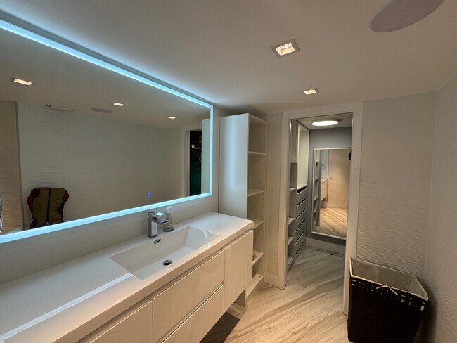 Foto del edificio - 1000 River Reach Dr