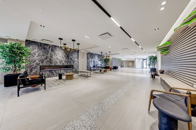 Photo du bâtiment - 60 George Butchart Dr