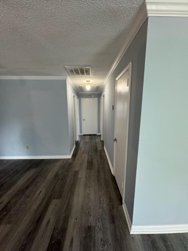 Foto del edificio - 5487 Bloomfield Rd
