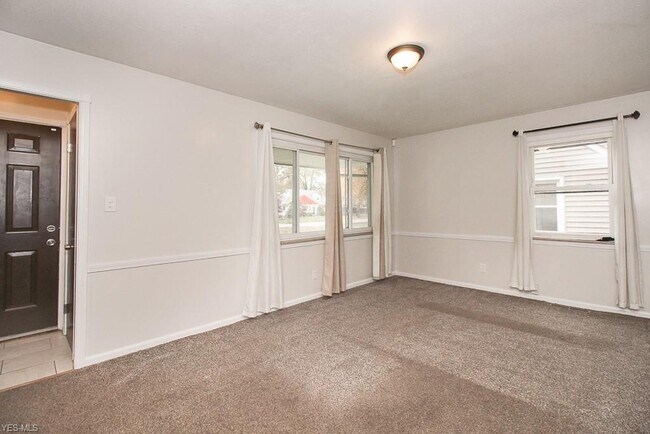 Building Photo - 25515 Chatworth Dr