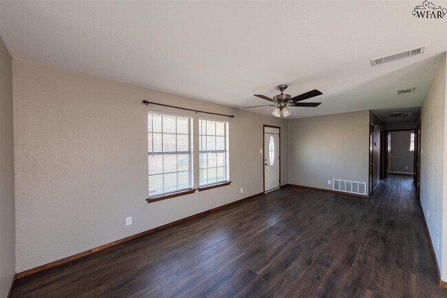 Foto del edificio - 4448 Cunningham Dr