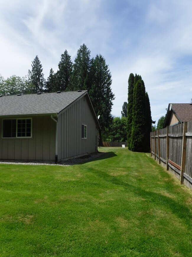 Building Photo - Just Reduced!! Two Bedroom, One Bath duplex in South Hill- One-Level Living on a Quiet Dead End S...