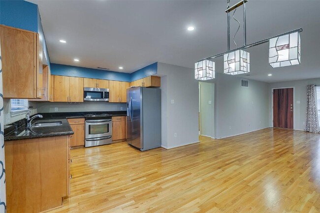 Foto del edificio - Modern 2 Bed, 2 Bath Condo in Prime Dallas...