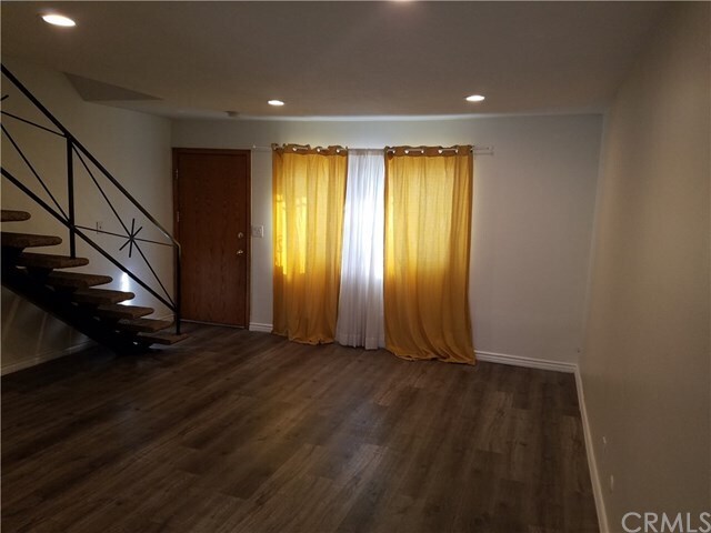 Foto del edificio - 336 W Hillcrest Blvd