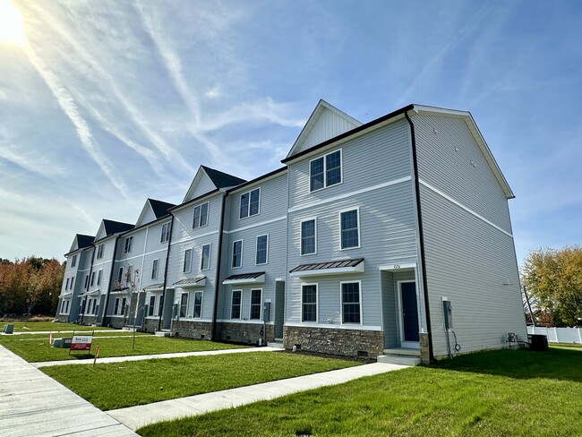 Building Photo - 226 Rojan Rd