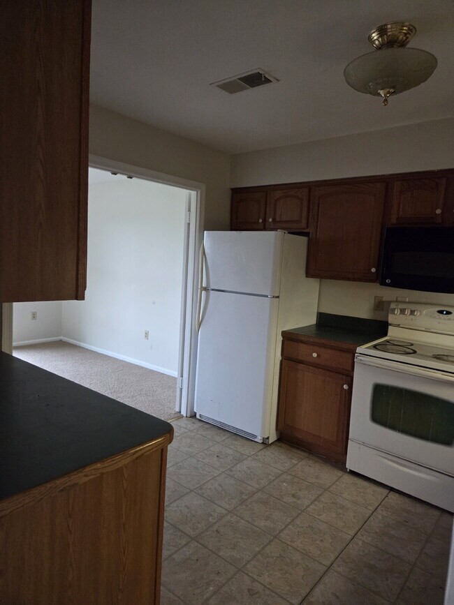 Foto del edificio - "Charming 2-Bedroom Condo Retreat in the Heart of Hagerstown!"