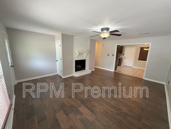 Foto del edificio - 522 Fawn Lake Dr