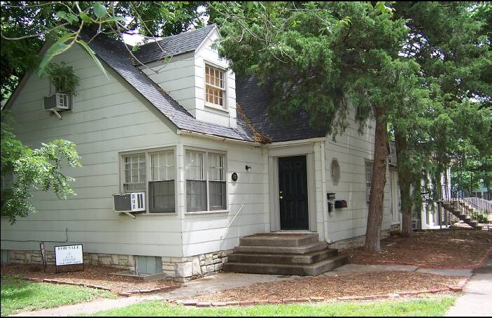 Building Photo - 731 Bluemont