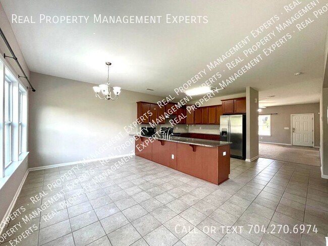 Building Photo - Beautiful 3BR/2.5BA home in Statesville!