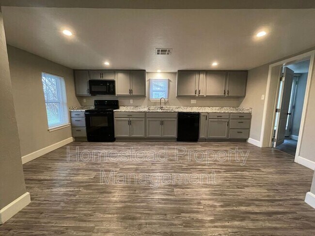 Building Photo - 2700 N Shady Nook Way