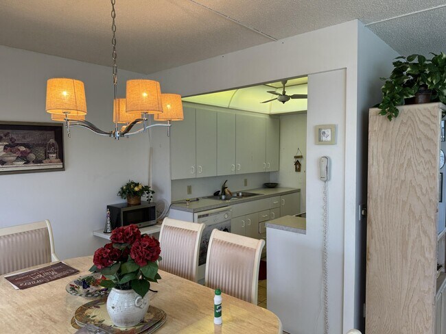 Building Photo - 4040 Exeter C