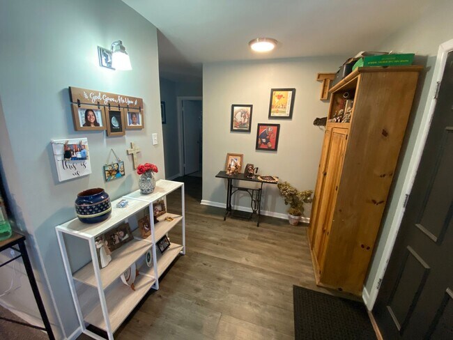 Building Photo - 2712 60th Street - Move in Special 1/2 off...