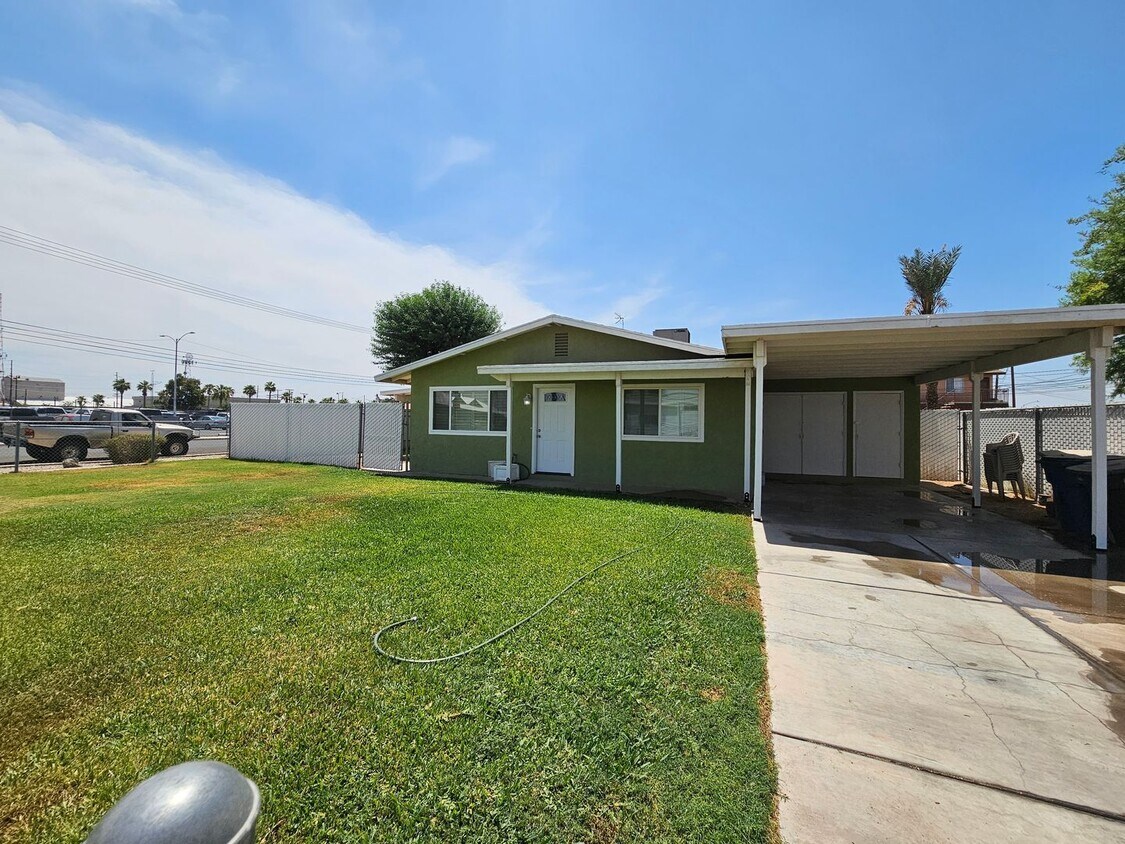 Primary Photo - Home For Rent in Imperial