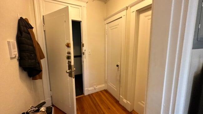 Building Photo - 122 Saint Stephen St